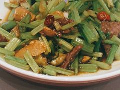 白芹菜爆黄牛肉-眉州东坡(上海中心店)