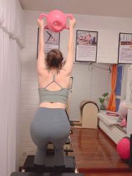 -闺蜜瑜伽·普拉提女性塑形馆