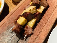红柳羊肉串-阿里家·新疆烤肉酒場 by MIG