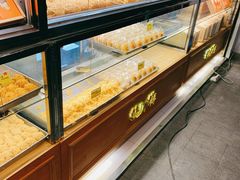 面包甜点陈列柜-鲍师傅糕点(江苏路店)
