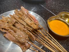 -何妹湿辣牛肉·粤式烧烤砂煲(桂雅路店)