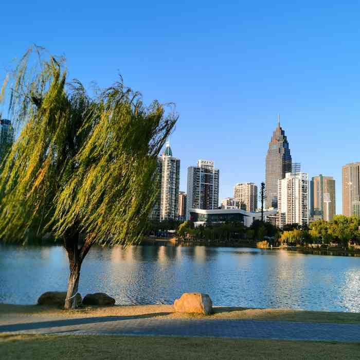 西北湖绿化广场-"最近长胖了好多!于是约上好友散步0869♀.