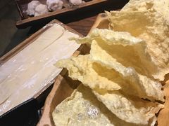 -老牌坊云南鱼豆花火锅(嵩山店)