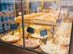 面包甜点陈列柜-啊噗吐呦现场烘焙(麦凯乐店)