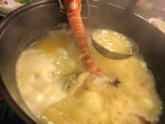 -鲜入围煮花胶鸡海鲜火锅