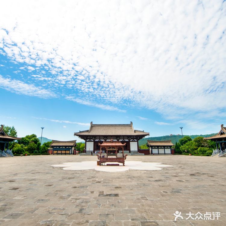 来到这里，能瞻拜到佛祖舍利，真是无上的荣幸