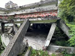 -四川汶川特大地震漩口中学遗址
