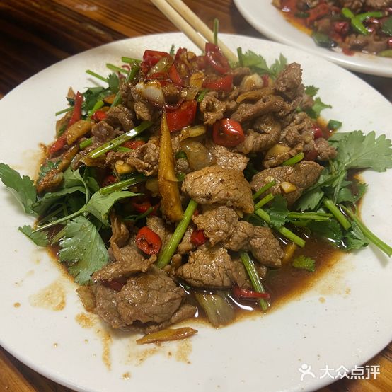 覃毛三下锅土菜馆