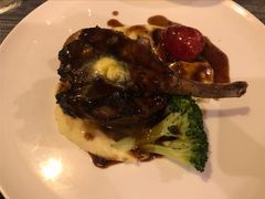 碳烤羊排配蔬菜及迷迭香红酒汁-WOLFGANG PUCK KITCHEN & BAR(迪士尼小镇店)
