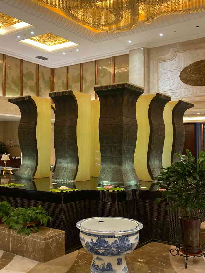 衡水迎宾馆-"住的是大床房,房间稍微有些小,但整体算是.