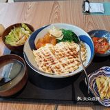 外面一层都有烧过，味道刚刚好，配菜很多