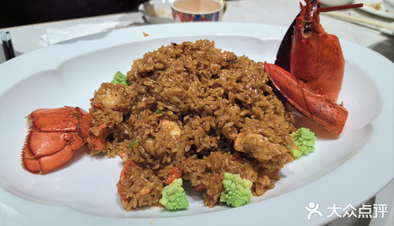 团购的4人套餐，四个男的不够吃，又点了几个菜