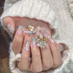 -花岐款式专研健康美甲沙龙