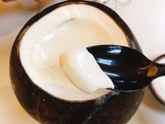 -志龙皇冠吃货椰子铺