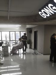 -宫铭烫发染发接发店