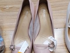 -爱革·奢品·鞋包·衣物·家居(金桥国际商业广场店)