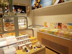面包甜点陈列柜-好利来(八里庄店)