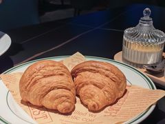 法式黄油牛角包-404干式熟成牛排馆•聚会餐厅