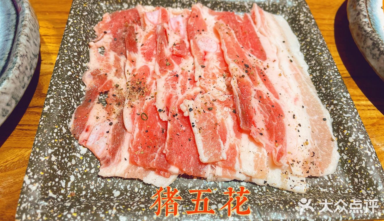 下雨天吃烤肉真的很巴适呦！