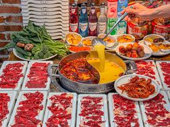 -来龍儿鲜切牛肉自助老火锅