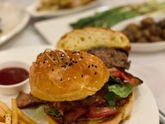 经典美式牛肉汉堡-摩根扒房(桐梓林店)