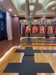 -威思丽高温瑜伽会馆