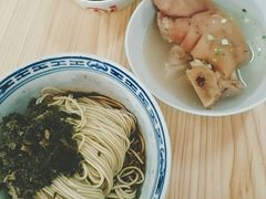 雪菜肉丝拌面加猪脚-盛兴面馆(真儒大厦店)