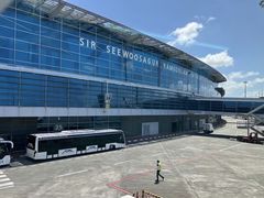 -西沃古尔·拉姆古兰爵士国际机场