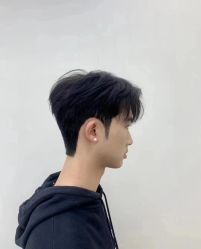 -一家只做男发烫染的店