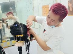 -首脑美容美发化妆美甲培训学校(龙岗校区)