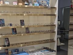 -视野联行眼镜•蔡司•依视路(温江店)