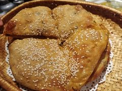-帅巴人舅母子腊蹄民俗村