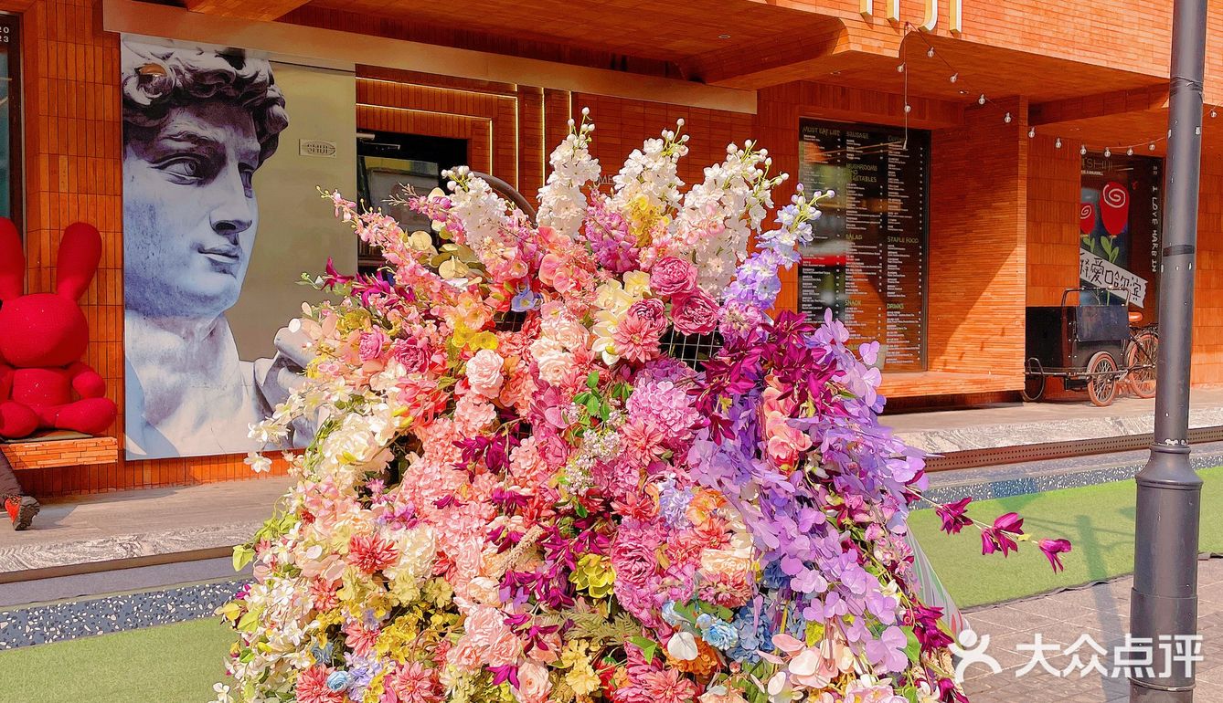 哈尔滨中央大街巨型花束💐简直太浪漫了❗