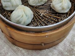 招牌鲜肉小笼-曼曼汤包(建国西路店)