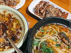 -爆炸头阿姨小四川正宗川味小吃(无任何分店)