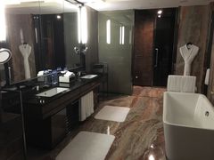 套房厕所，大大大-广州天河希尔顿酒店