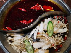 菌香鸳鸯锅-晓宇重庆火锅(赛格国际购物中心店)