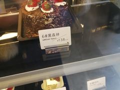 黑森林蛋糕-可颂坊(凉城店)