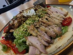 照烧鸡肉配牛油果拉法沙拉-HELLO 27 意面·沙拉·帕尼尼