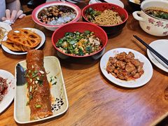 -爆炸头阿姨小四川正宗川味小吃(无任何分店)