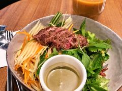 泰式煎牛肉泰碗配绿咖喱酱-Wagas沃歌斯(合生汇店)