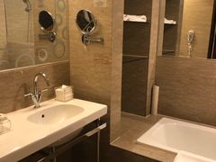 -尊爵天际大饭店 (近台茂)