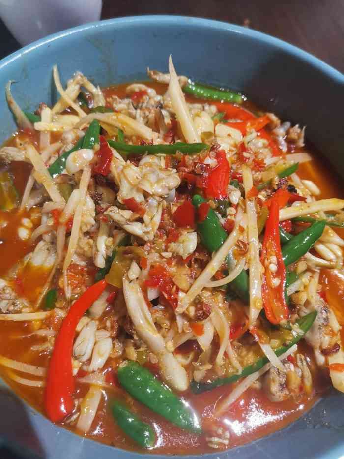 这家新店的环境很不错比较有田园风格小菜味道很爽口哦服务也不错