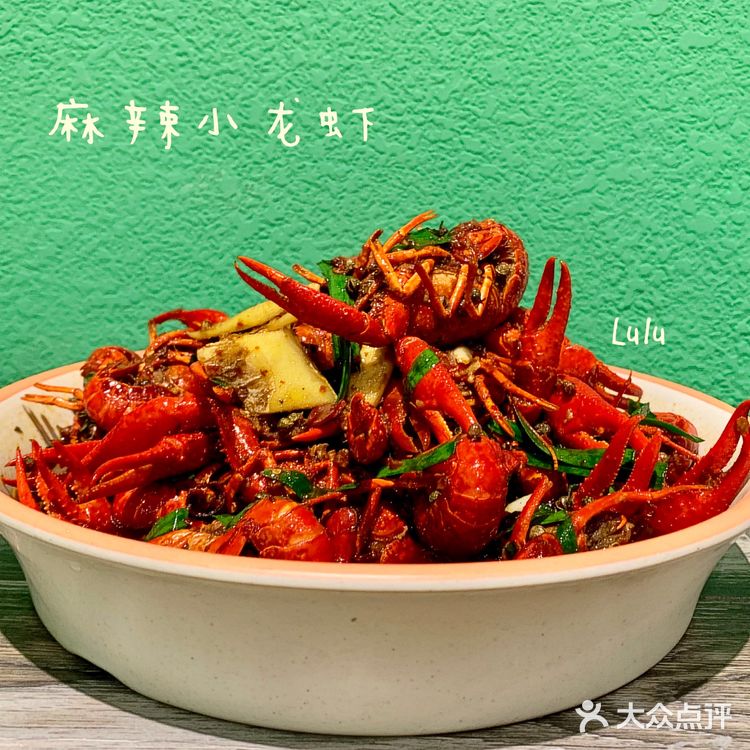老板，来十斤小龙虾，先。