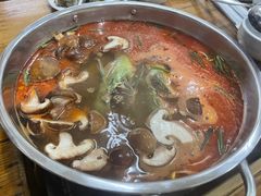 -苗伯妈酸汤火锅