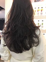 -天下皇剪新潇洒美容美发