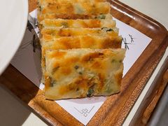 现烙葱花饼-四季民福烤鸭店(外滩外白渡桥店)