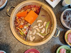 -小天鹅火锅·一线江景洪鼎旗舰店(洪崖洞店)