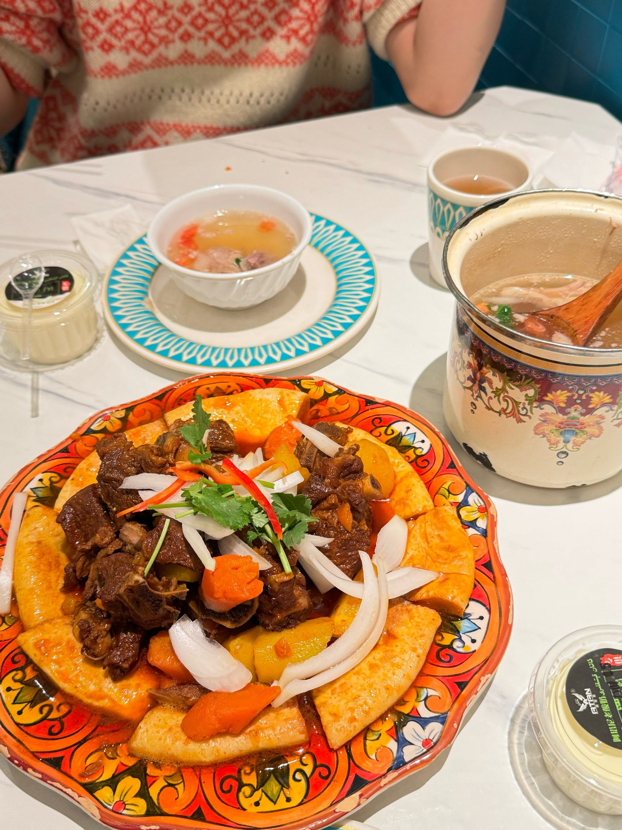 来新疆吃到了好吃的馕包肉