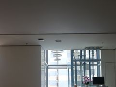 -卡罗酒店(东门晒布地铁站店)